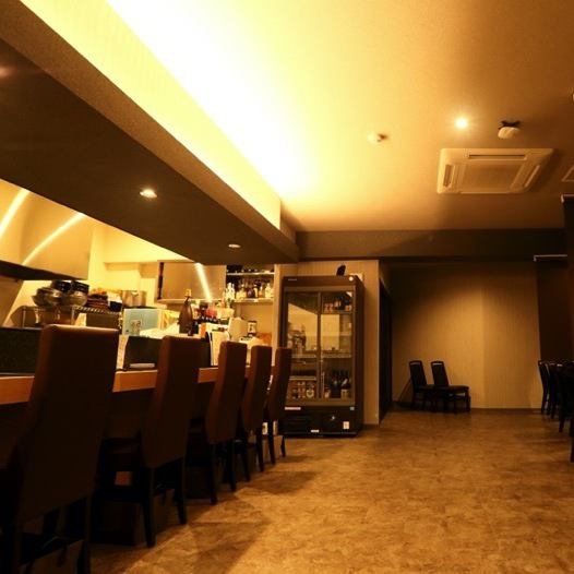 和の雰囲気漂う落ち着いた雰囲気の内装は、大切なデートにも最適