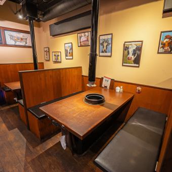 We have table seating for six people! One of the attractions of the box seats is that they have backrests, so you can lean back and relax.