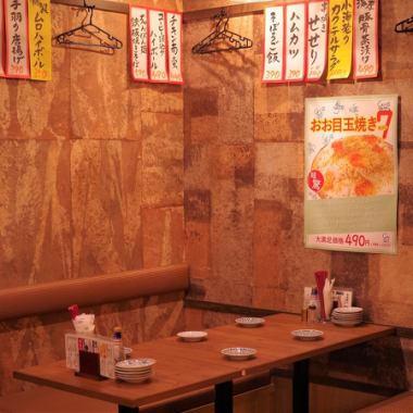 お座敷×ソファー×掘りごたつ！まさに宴会向き！なお座敷席です。4名掛けが4テーブルございます。（最大16名様）