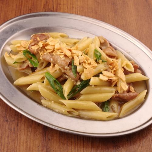 もつ焼き青唐辛子のペペロンチーノペンネ