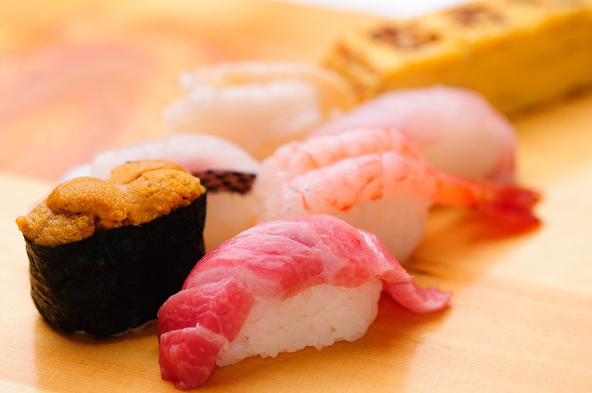 Enjoy sushi made with fresh seafood from the Joetsu coastline!