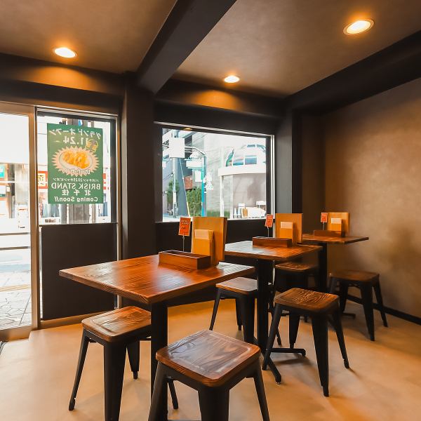 当店では、２名様掛けのテーブル席を5つご用意しております！全て繋げて複数名でのご利用も可能です◎女子会・主婦会にぴったりです♪お洒落な落ち着いた雰囲気の中で、ゆったりとお過ごしいただけます。皆様のご来店、心よりお待ちしております！