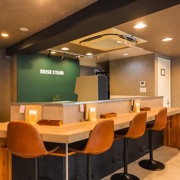 当店では、カウンター席を7席ご用意しております！おひとり様のお食事や、ご友人同士・カップルでのお食事にいかがですか？仕事帰りやお出かけ帰りにふらっとお立ち寄りも◎女性のお客様でもお気軽にご利用いただけます♪