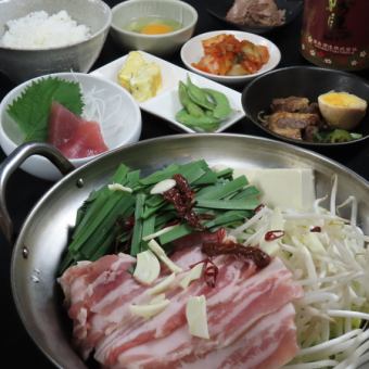 【飲み放題付き】冬の集まりに最適!旨み溢れる鍋の全7品5000円(税込)飲み放題付きコース