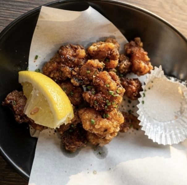 当店は揚げ物も絶品。唐揚げ、フライドポテト、春巻きなどお好きな揚げ物を是非♪