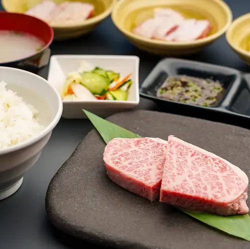 「Awao 雞腿肉自助烤肉午餐套餐」 - 烤肉（烤肉）和米飯套餐！