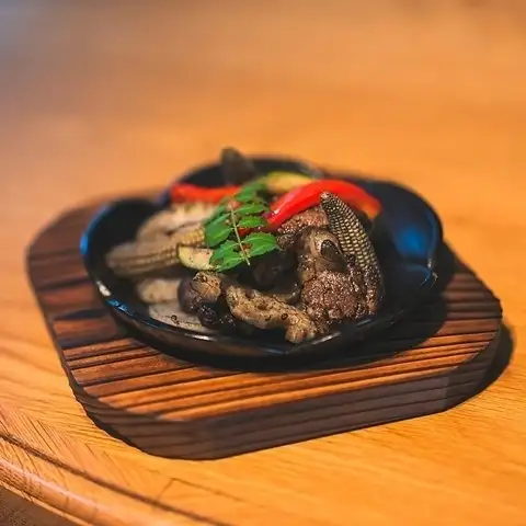 猪と季節野菜のかご焼き