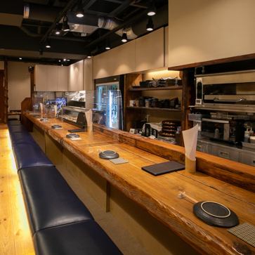 The store has a calm interior with wood grain as the main theme.The counter seats are sunken kotatsu style, so you can relax and relax.You can enjoy a variety of carefully selected dishes in a comfortable restaurant.