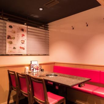 Only 2 tables for 6 people can be combined! Please enjoy yourself while relaxing at the spacious table seats.