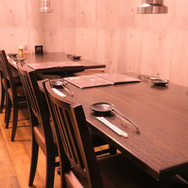[The table can be used by 2 to 9 people !!] You can use it according to your purpose, such as a drinking party after work as well as your family.You can enjoy delicious authentic yakiniku in a cozy space without worrying about smoke in the beautiful interior that insists on black !! Please feel free to contact us as we will respond if you consult the course ★