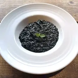 赤イカとイカ墨のリゾット