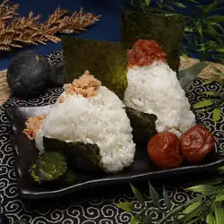 おにぎり（鮭・梅）　