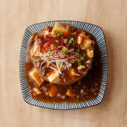 溢れる愛の牛タン麻婆豆腐