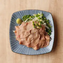 ナマじゃない！牛タン炙り刺し