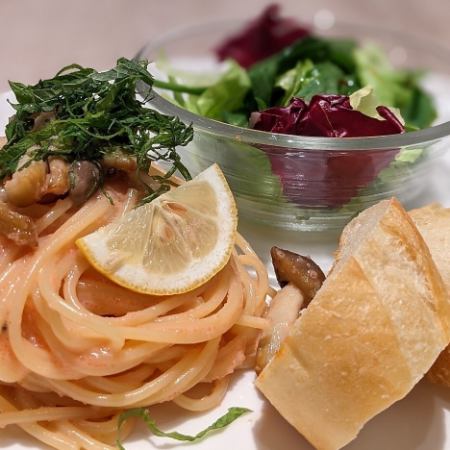 Easy lunch♪ Comes with salad, soup, and bread ◆ Pasta set 1,100 yen (tax included)