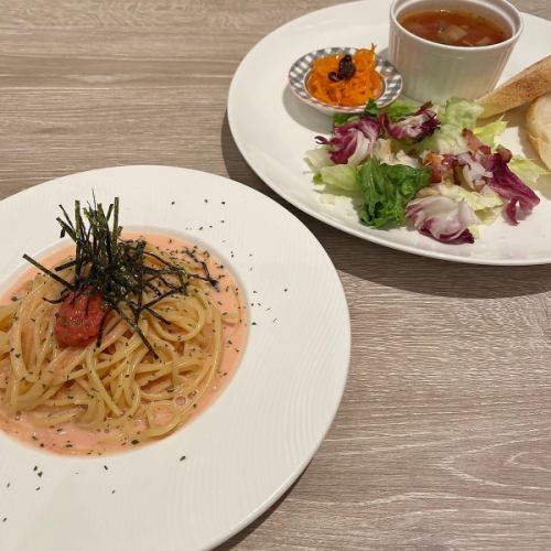 Casual lunch♪ Pasta set with salad, soup and bread 1,320 yen (tax included)