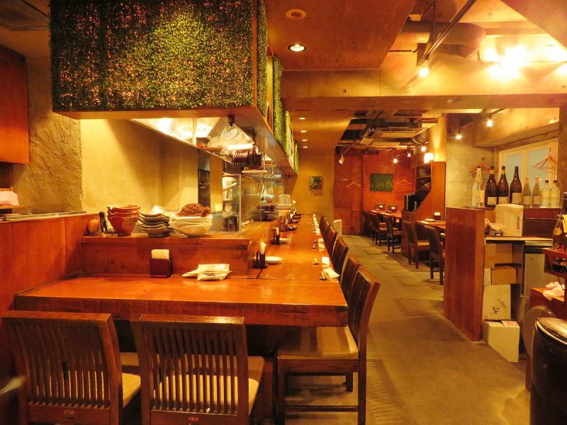 We offer spacious counter seats.Please feel free to use even one person ♪ It is also a good point of the counter seat that you can see the place to cook in front of you!