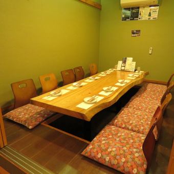 It is a spacious space.~ 20 people can sit.Because it is a digging, you can talk relaxedly ♪ It is used for banquets such as company drinking parties, alumni associations and synchronization parties (^-^)