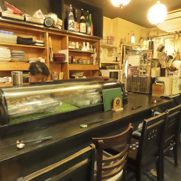 当店は、カウンター席4席と4名様テーブル席3席をご用意した居心地の良い空間です♪どんなシーンでもご利用いただけるので、歓送迎会や女子会、合コン、打ち上げなど各種宴会にぴったりです◎また、お一人様でのご利用も大歓迎！気軽に立ち寄ってお惣菜や鮮魚、知覧鶏などの美味しいお料理とお酒を楽しむことができます♪