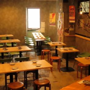 4人×3のテーブル席を完備しており、宴会コースにも最適です。友達と集まるのに最適&気軽な飲み会にぴったりなコースが登場しました！キブンジョウジョウの定番、絶品の酒場メニューを楽しみながら、120分間の飲み放題で生ビールや多彩なドリンクを存分に楽しむことができます。素敵な時間をお過ごしください…♪