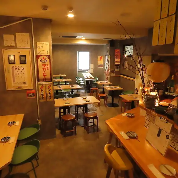 ご友人との楽しい飲み会や集まりにピッタリな、ゆとりあるテーブル席は2名様～最大11名様までご案内可能！落ち着いた雰囲気のなか、心ゆくまで至福の時間をお過ごしいただけます☆さらに25名様～最大40名様までの貸切にも対応（繁忙月は30名様より）様々なシーンで大活躍の空間へ、ぜひともお気軽にご来店くださいませ♪