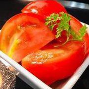 轻微腌制的西红柿