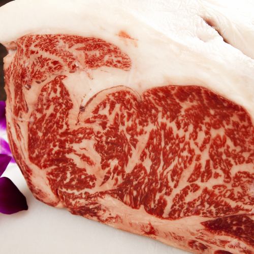 Carefully selected ingredients such as Kuroge Wagyu beef
