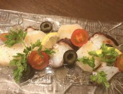扇貝和當地章魚薄片