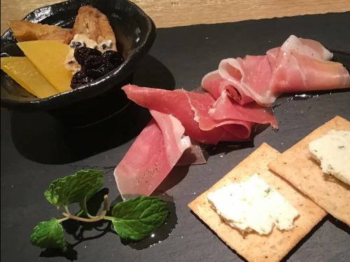 ドライフルーツと生ハム＆チーズ