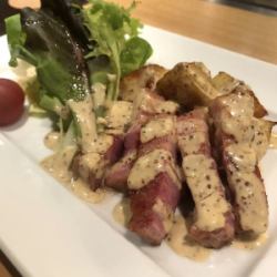 黑豬肉培根牛排佐烤馬鈴薯佐芥末醬