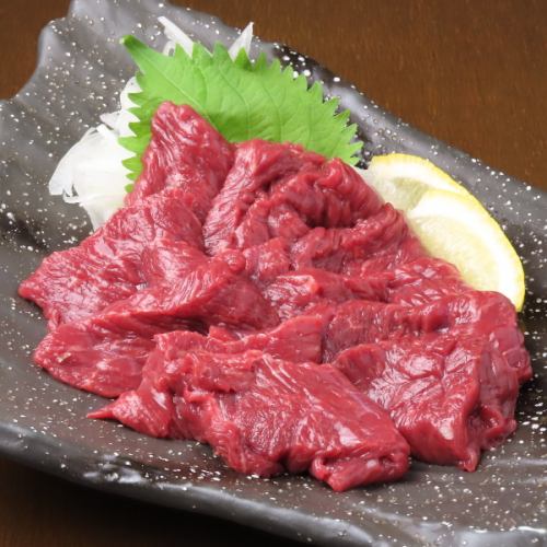 鮮度抜群の馬肉など、お酒が進むお料理が多数！お仕事終わりに一杯どうぞ！