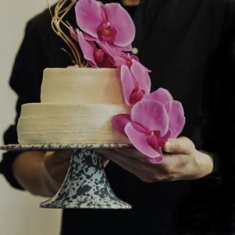 【時尚婚禮餘興派對5,500日圓（含稅）】附蛋糕、鮮花、2小時無限暢飲