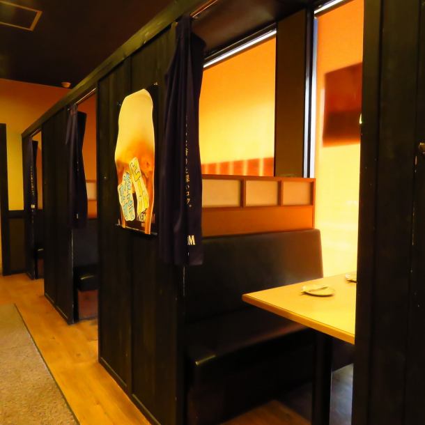 [Semi-private room / table seat] Table seat that can accommodate 4 people.You can relax and enjoy your meal.