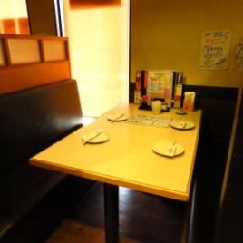 [Table seats] Table seats for 4 people.Recommended seats for small groups.* There is goodwill at the entrance and it is a semi-private room.