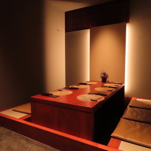 <p>落ち着いた雰囲気の店内で、掘りごたつ席は最大6名様までご案内可能です。</p>