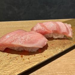 本マグロにぎりたべ比べ