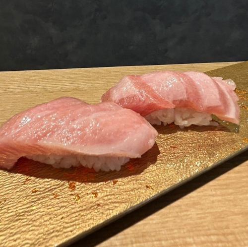 本マグロにぎりたべ比べ