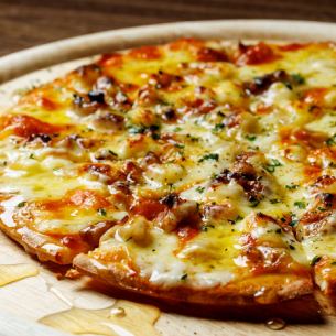 ゴルゴンゾーラと胡桃のピザ生麩入り
