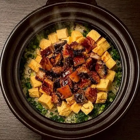 Eel rice cooked in an earthenware pot