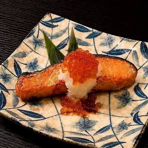 Grilled silver salmon with salmon and roe
