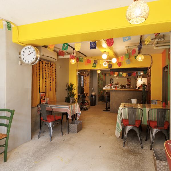 お子様連れからお仕事帰りのお一人様まで、誰でも気負わず入れる親しみやすいお店です。食事も会話も楽しめる様々なシーンに対応。気軽に足を運びたくなるような空間を展開しています。