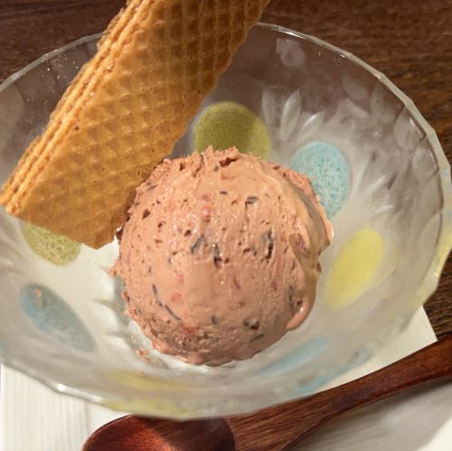 Seasonal ice cream flavors (pictured: raspberry, strawberry, and chocolate ice cream)