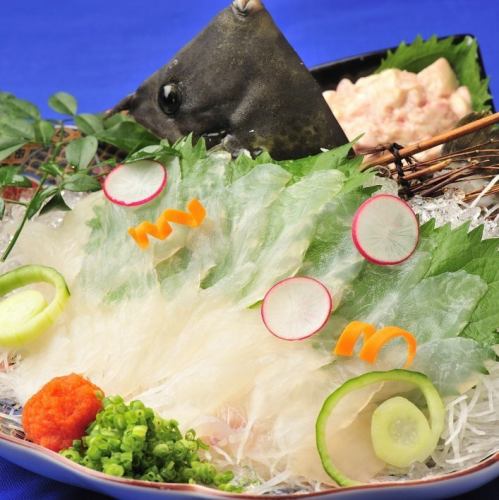 [惠比壽三大特色菜之一...]“活魚”籠式菜餚