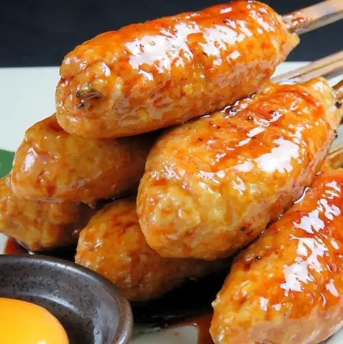 每日店內新鮮烹調，採用秘製自製醬料及國產草飼雞肉。