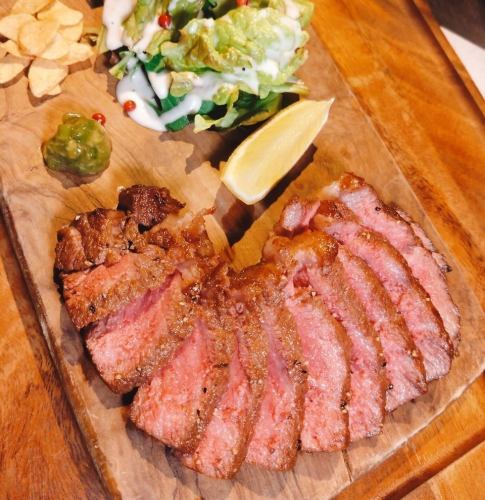 幻の赤身、阿蘇の恵み「あか牛のステーキ」♪