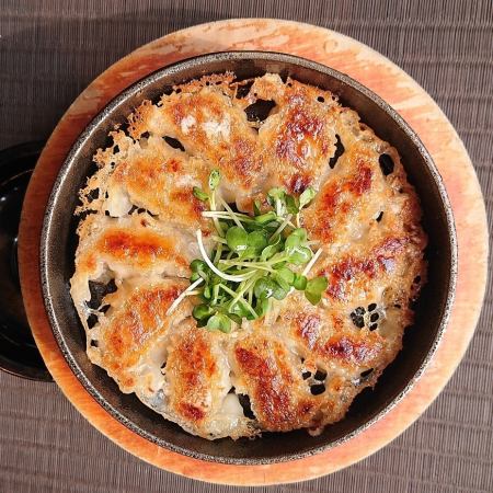 羽付き鉄鍋餃子