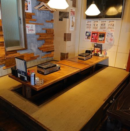 テーブルとテーブルの間を繋げたら最大10名様まで座れます！