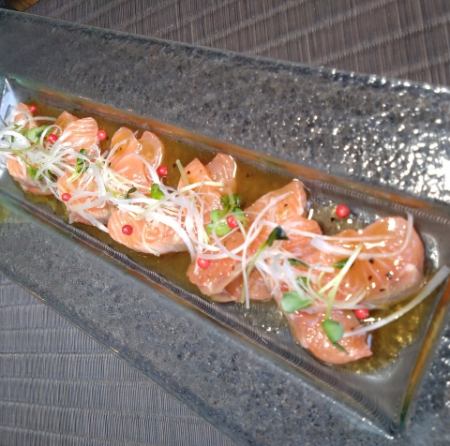 極上!サーモンの特製カルパッチョ