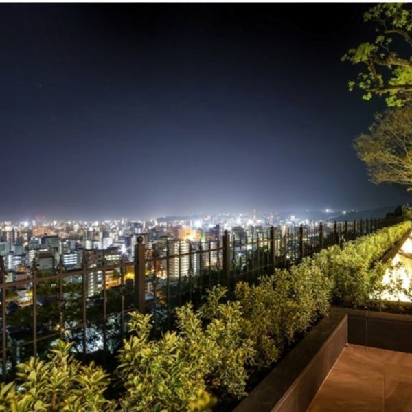 鹿児島市街地の夜景夜景が夜のムードを盛り上げ大人の空間に。ホテルシェフが腕によりをかけた料理の数々と共に素敵なひとときを。【イタリアン/食べ放題/飲み放題/食べ飲み放題/ビュッフェ/ランチ/テイクアウト/鹿児島】