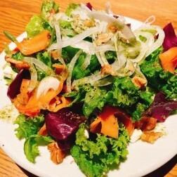 スモークサーモンと大中トマトのサラダ